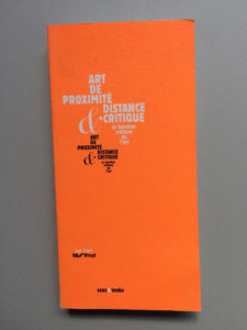 Art de proximité & distance critique