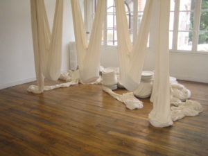 Exposition Le théâtre des pesanteurs, Ghislaine Vappereau, Centre d'art Passages, Troyes, 2006